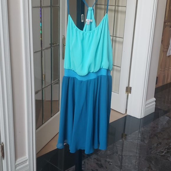 đź‘—Breezy Blue Dressđź‘— - Picture 2 of 4